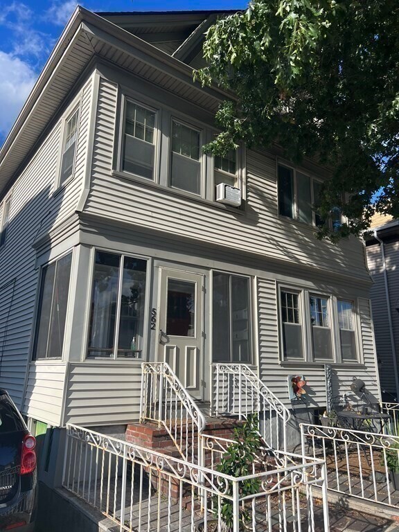 Building Photo - 562 Gallivan Blvd