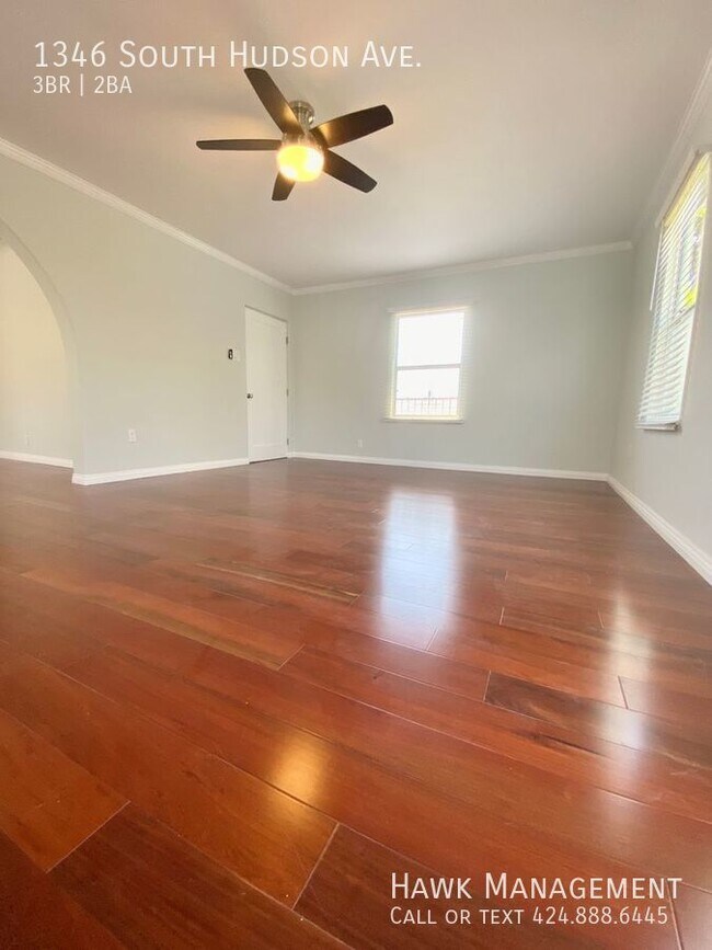 Building Photo - Spacious 3 bedroom 2 bath Unit (duplex)for...