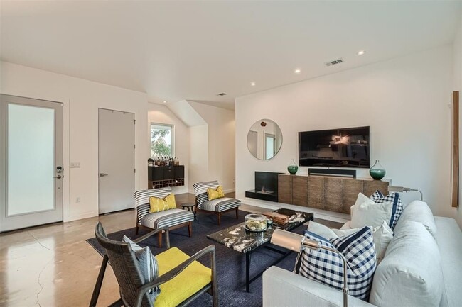 Foto del edificio - 705 E Monroe St