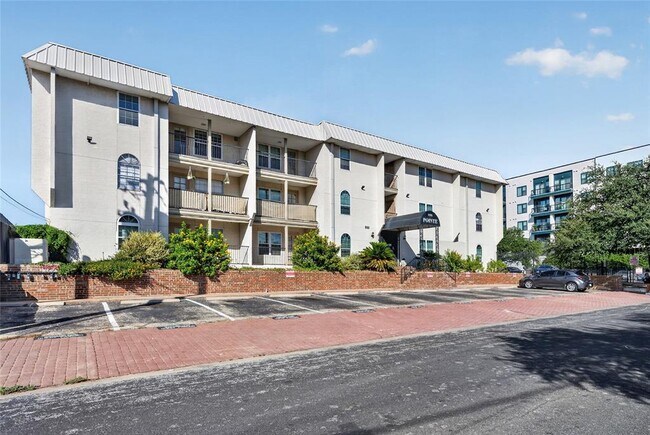 Building Photo - 910 Duncan Ln