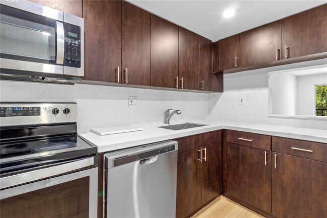 Foto del edificio - 7900 S Colony Cir