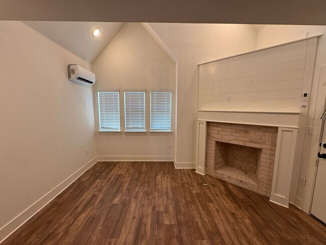 Building Photo - 1bd/1ba House Available!