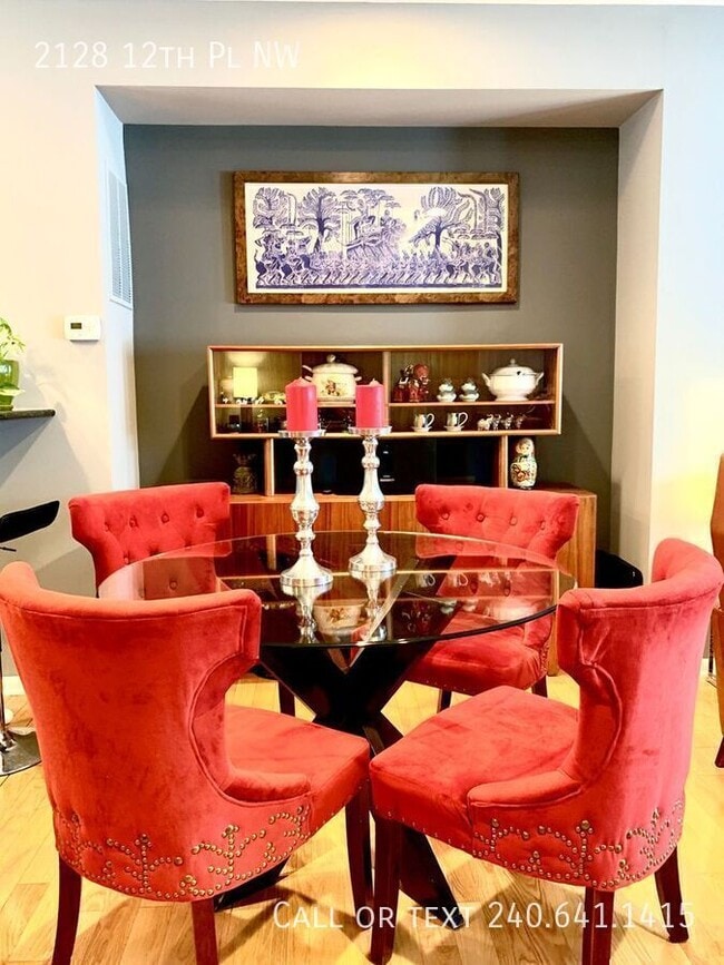 Foto del edificio - 2128 12th Pl NW