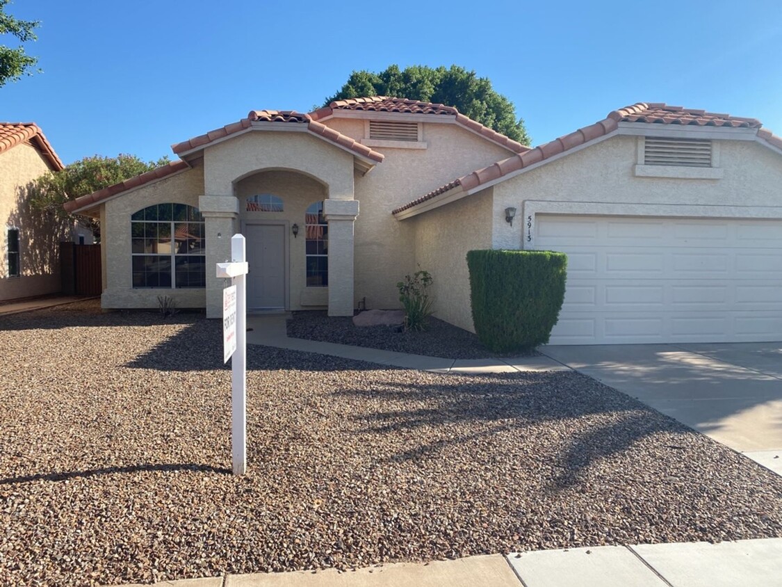 Primary Photo - Beautiful & Cozy Chandler Home!