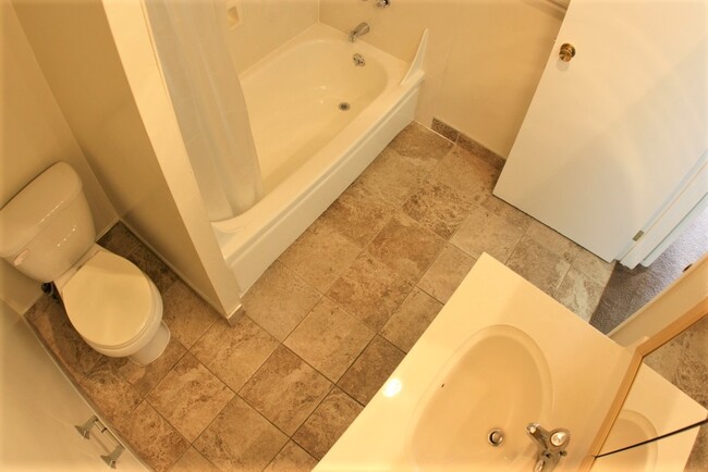 Building Photo - Athol Apartments