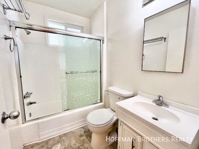 Building Photo - 1830 N La Brea Ave