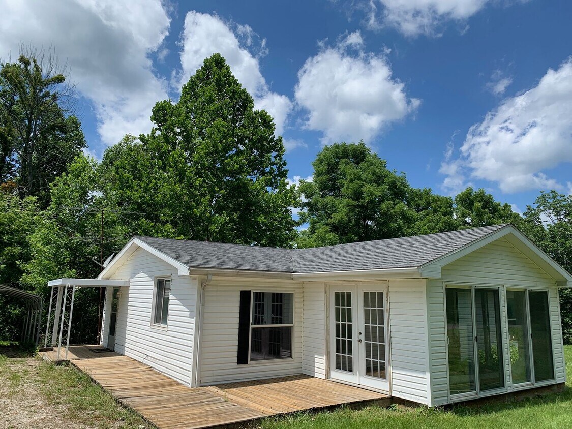 Primary Photo - 3 bedroom modular in Solsberry!