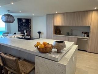 Foto del edificio - 6767 Collins Ave