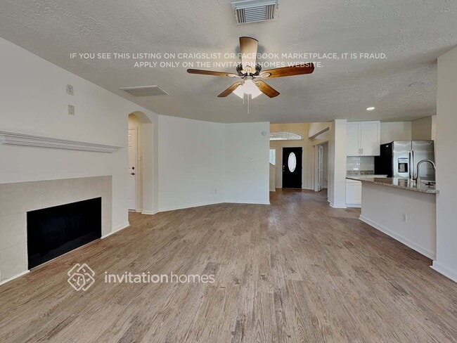 Building Photo - 28631 Hidden Lake W