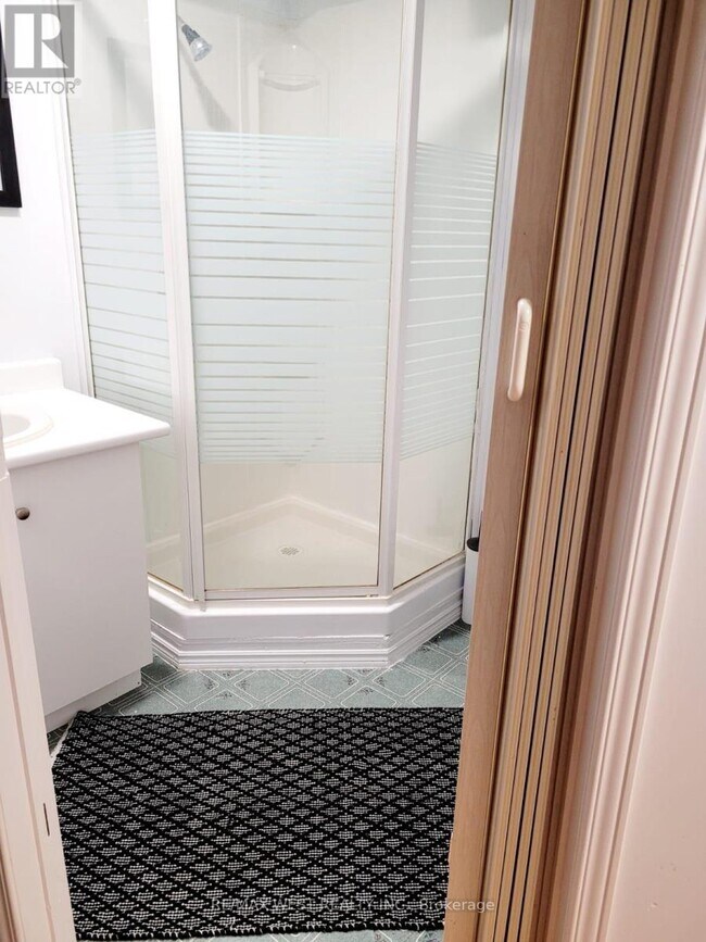 Photo du bâtiment - 470 Flannery Dr