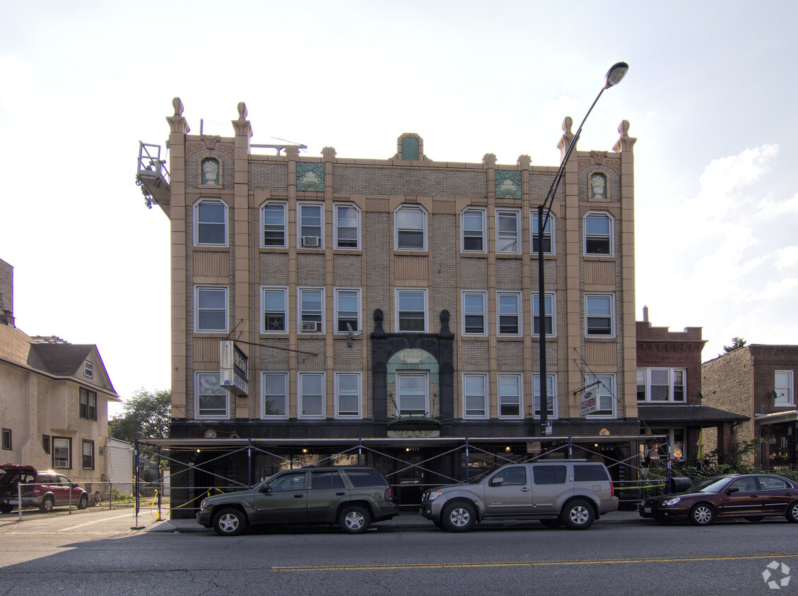 Building Photo - 4025-4027 N Pulaski Rd