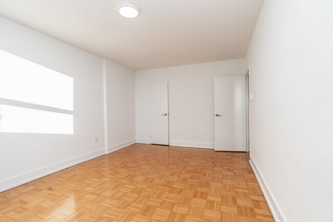 Photo du bâtiment - 265 Dixon Road