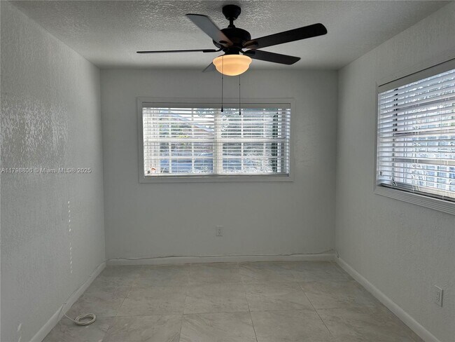 Foto del edificio - 307 E 5th St