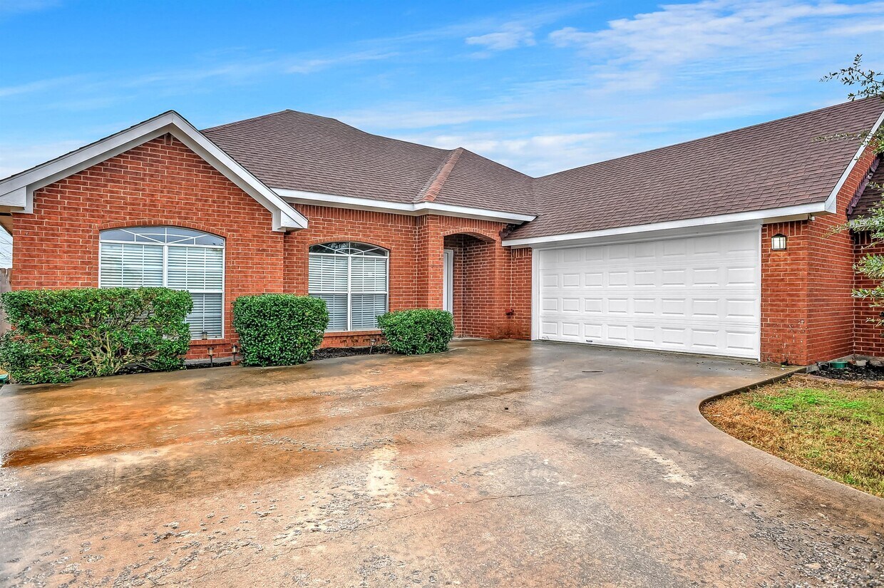 3201 Preston Club Dr, Sherman, TX 75092 House Rental in Sherman, TX