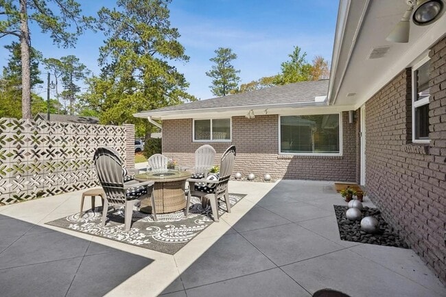 Building Photo - 102 N Dabney Dr