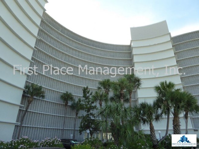 Building Photo - Furnished Oceanfront Condo