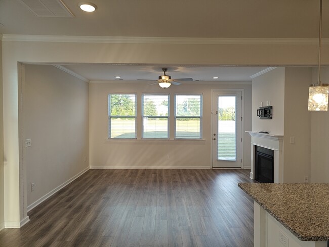 Foto del edificio - 756 Creekway Dr