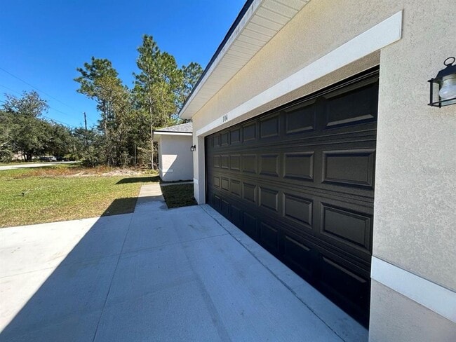 Building Photo - 104 W Greenbriar Pl