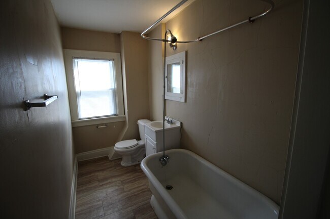 Building Photo - 1216-1220 Ann