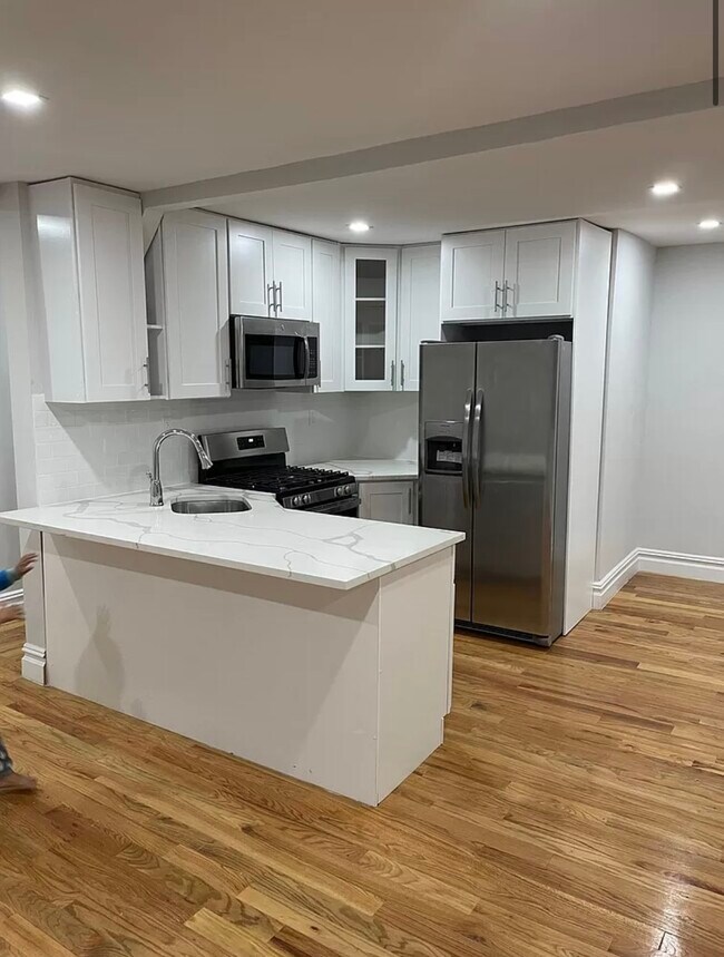 Foto del edificio - 1274 E 56th St