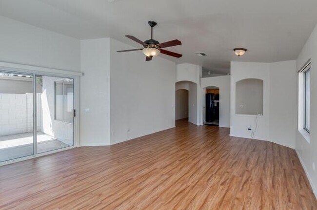 Building Photo - 4565 W Joshua Blvd