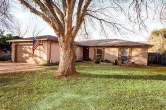 Building Photo - 5910 Country Pl