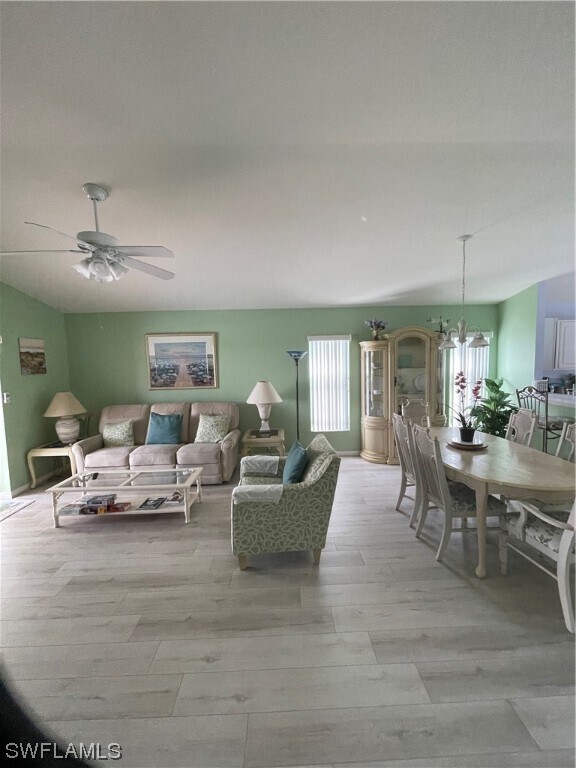 Foto del edificio - 15821 Beachcomber Ave