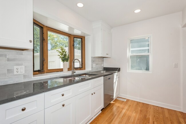 Building Photo - 15W244 Harvard St