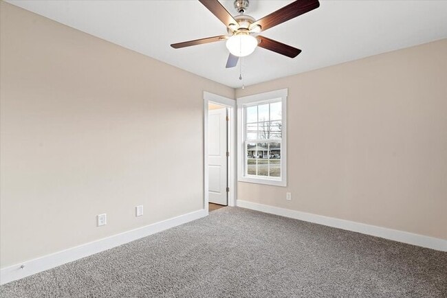 Building Photo - Fantastic 3bd/3ba home! Coming soon!