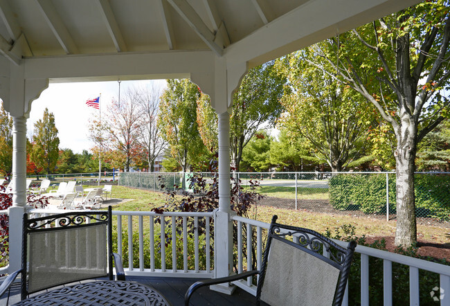 Vistas - Laurelwood Apartments and Townhouses