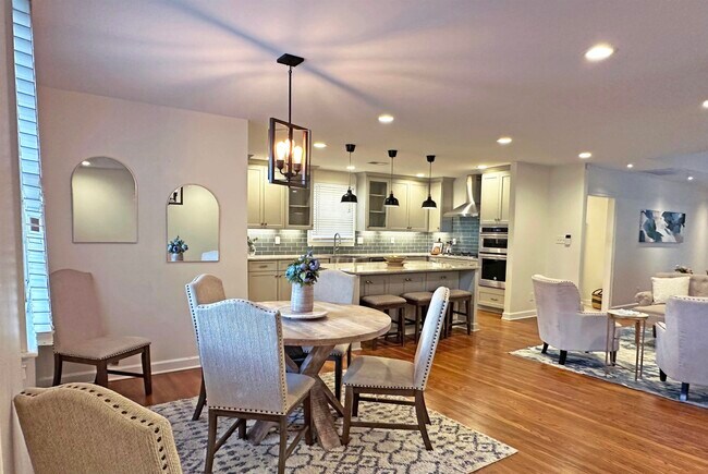 Foto del edificio - 3815 Montclair Dr