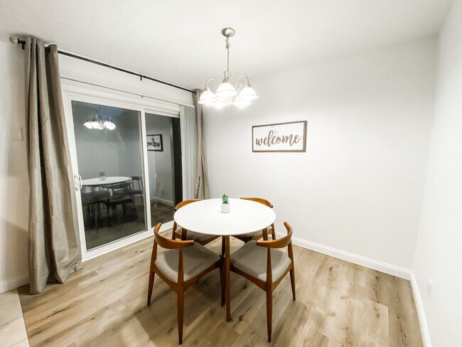 Foto del edificio - 4856 Westport Rd