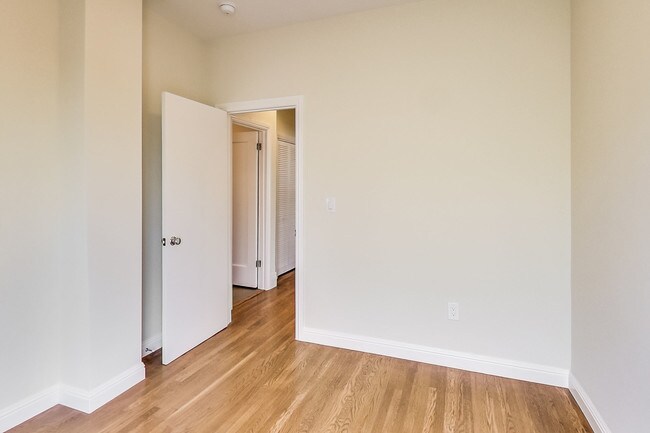 Building Photo - 3560 Divisadero St