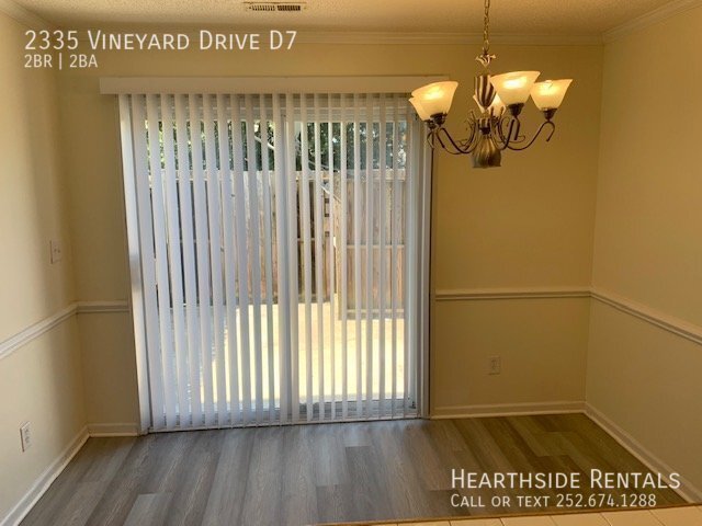 Building Photo - 2 Bed / 1.5 Bath Condo at Vineyard