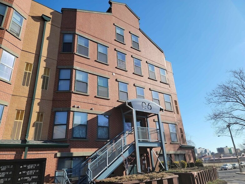 Building Photo - 160 Lafayette St