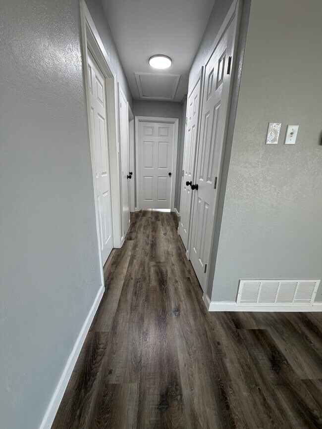 Building Photo - 12 Pershing Dr