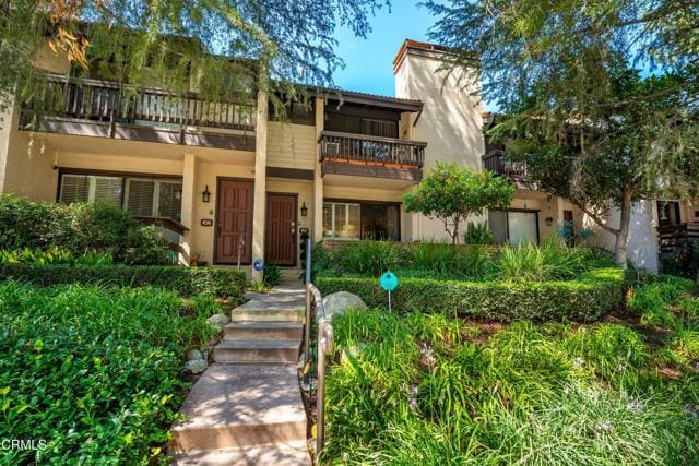 Foto principal - 5711 Owensmouth Ave