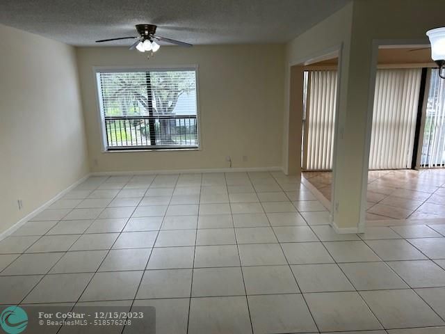 Foto del edificio - 3323 Cocoplum Cir