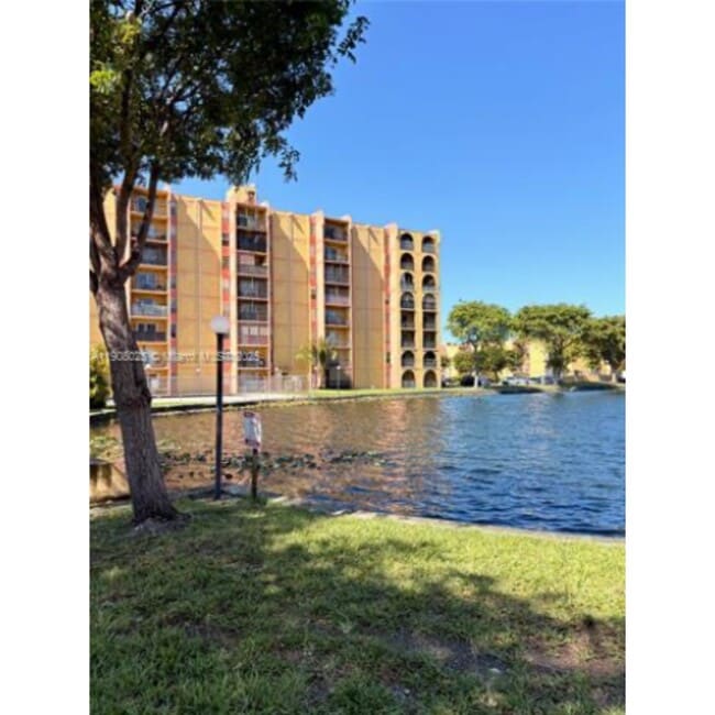 Foto del edificio - 4719 NW 7th St