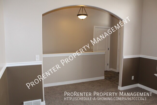 Foto del edificio - Spacious 5 Bedroom, 3 Bath Perry Home