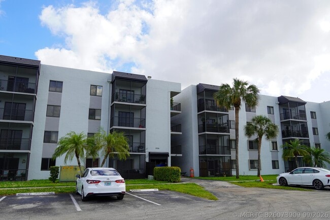 Building Photo - 3720 N Pine Island Rd