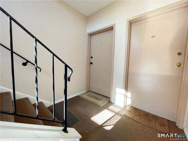 Building Photo - 31 Carriage Dr