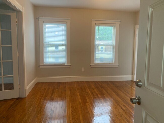 Foto del edificio - Spacious modern unit with great location in Southern Waltham available as early as 7/15/26