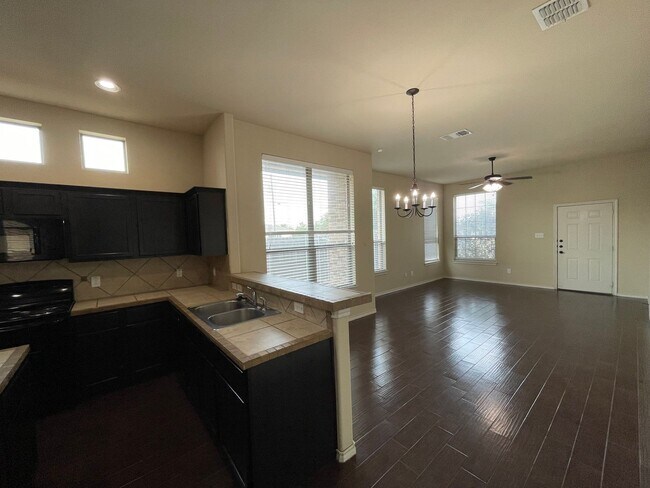 Building Photo - Townhome for rent