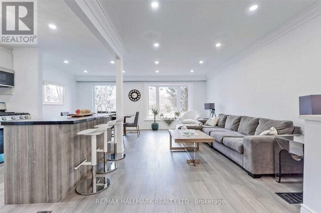 Photo du bâtiment - 214 Altamira Rd