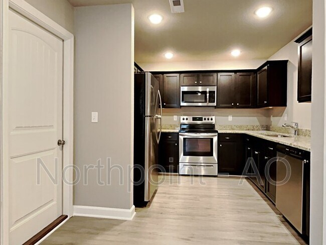 Building Photo - 107 SW Sunflower St