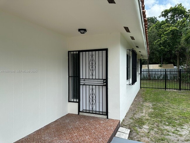 Foto del edificio - 7071 SW 4th St