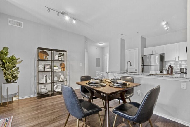 Building Photo - 1112 Beachview Street Apt #F212, Dallas, T...