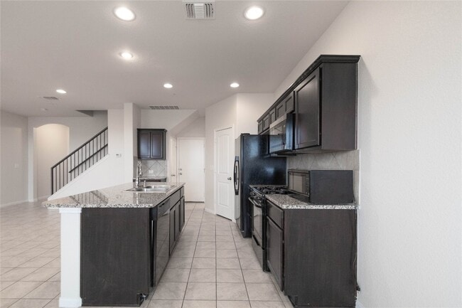 Building Photo - 2880 Donnell Dr