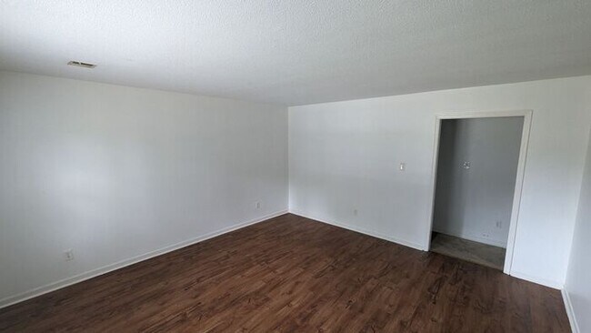 Building Photo - Boiling Springs *desired street* 2 BEDROOMS!